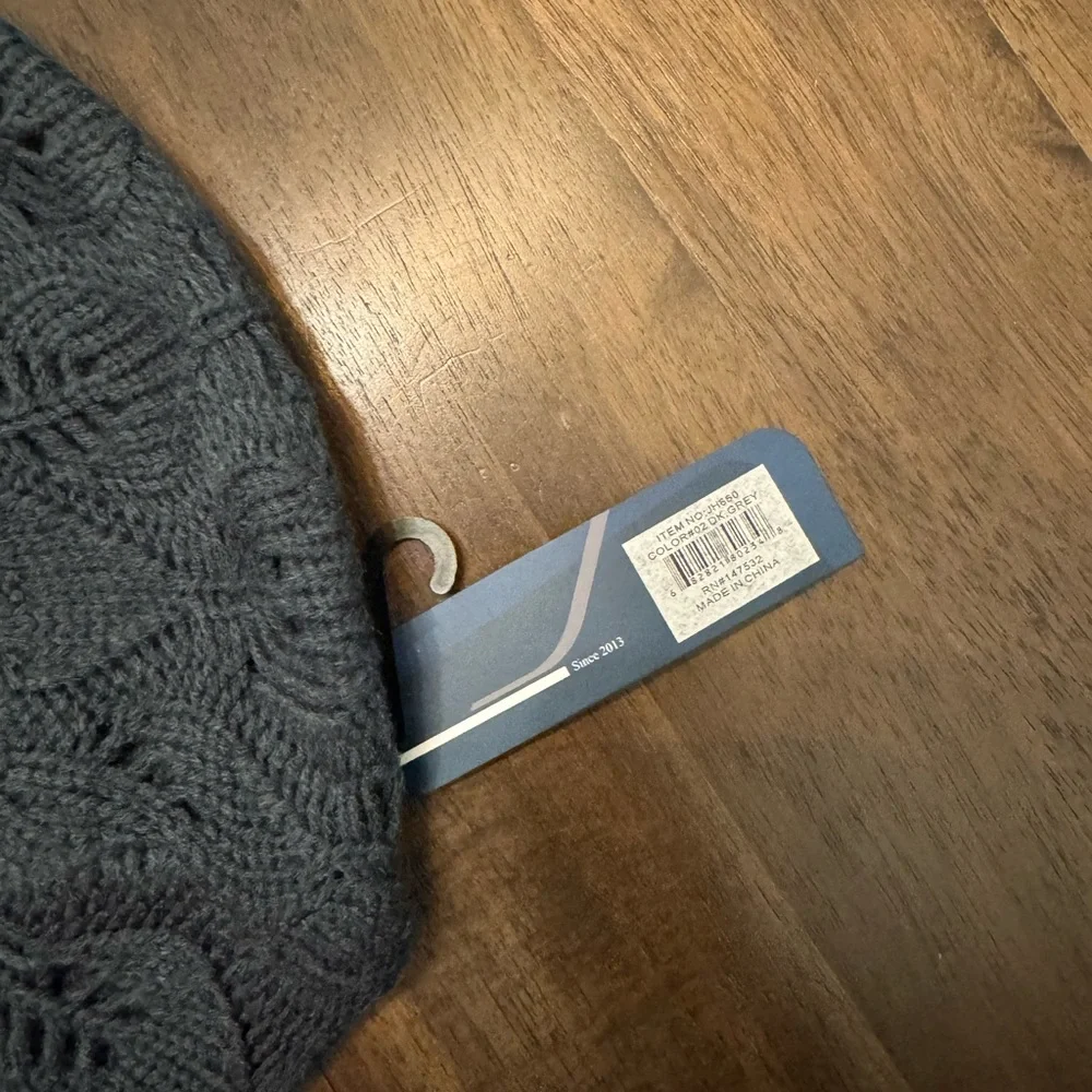 Gray Knit Beret - Picture 4 of 4